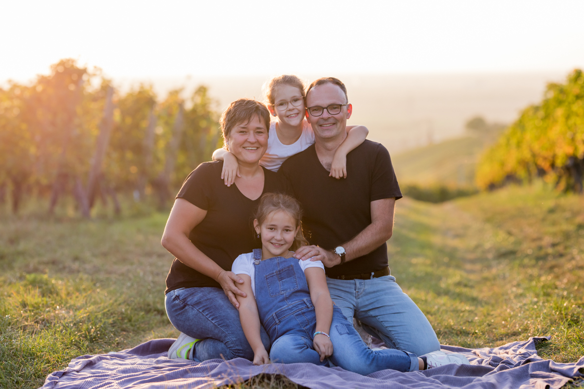 Familienfotografie in den Reben in Auggen