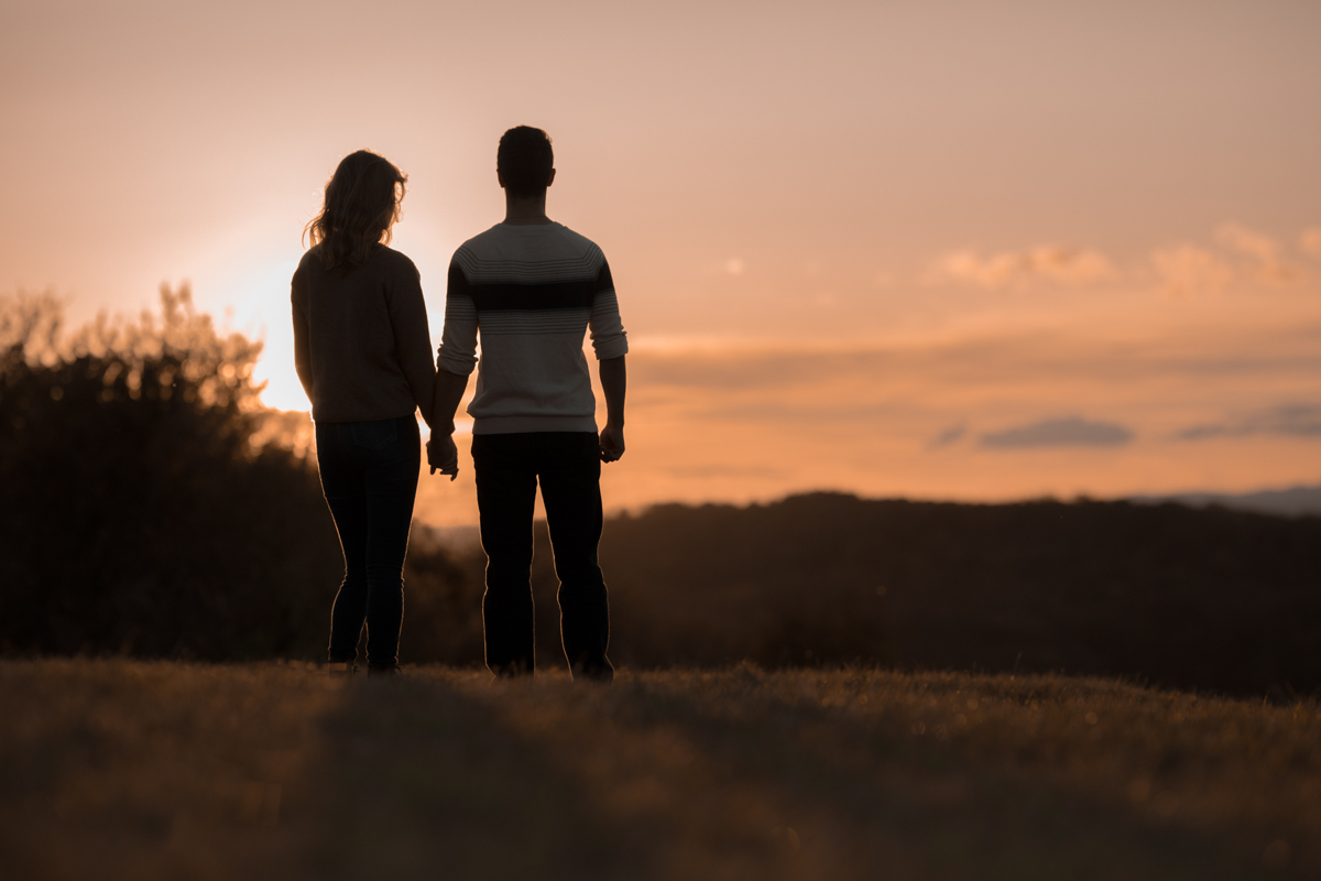 Paar beim Sonnenuntergang in Loerrach beim Fotograf